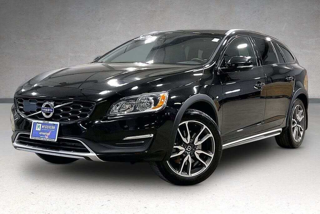 2017 VOLVO V60CC