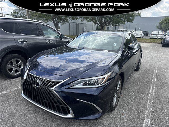 2025 LEXUS ES