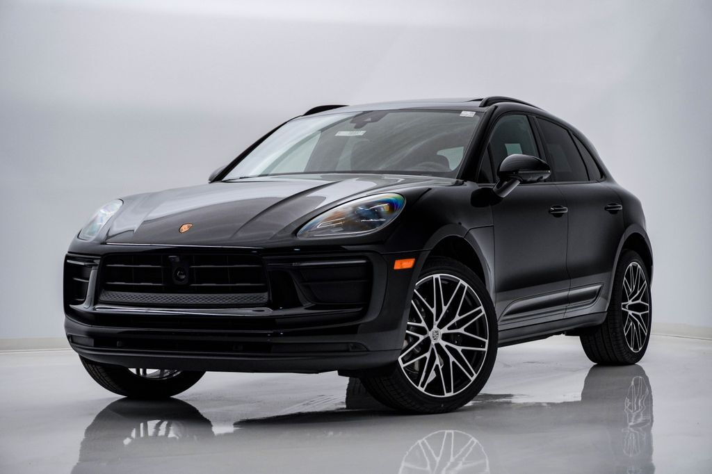 2026 PORSCHE Macan