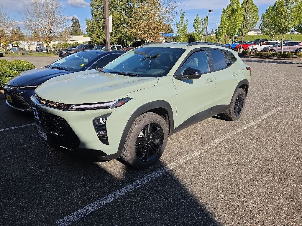 2025 CHEVROLET Trax