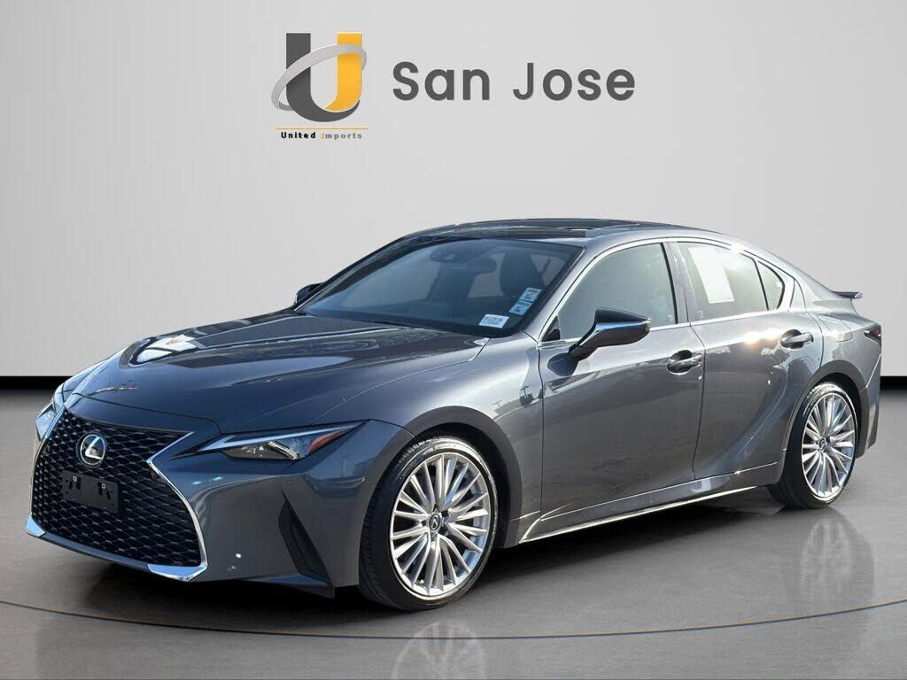 2022 LEXUS IS