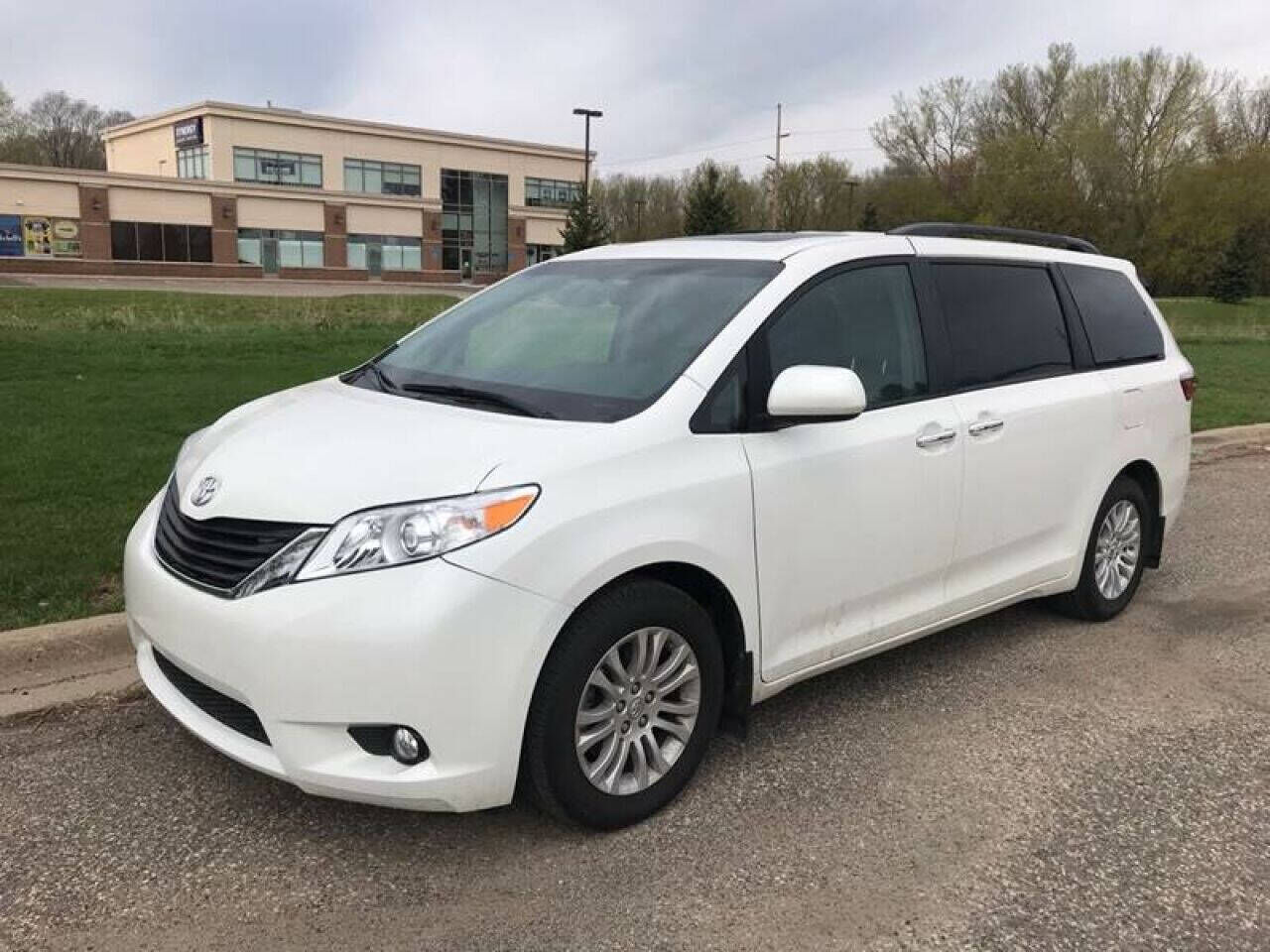2017 TOYOTA Sienna