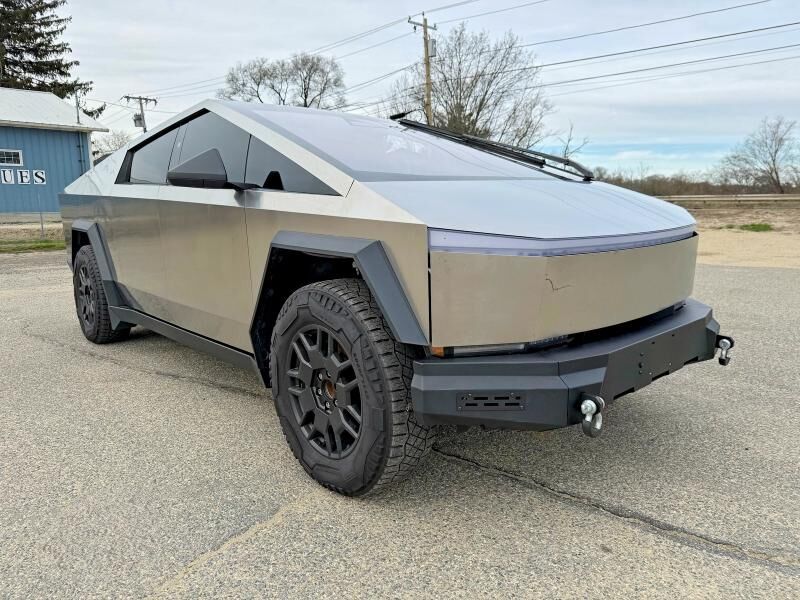 2024 TESLA Cybertruck