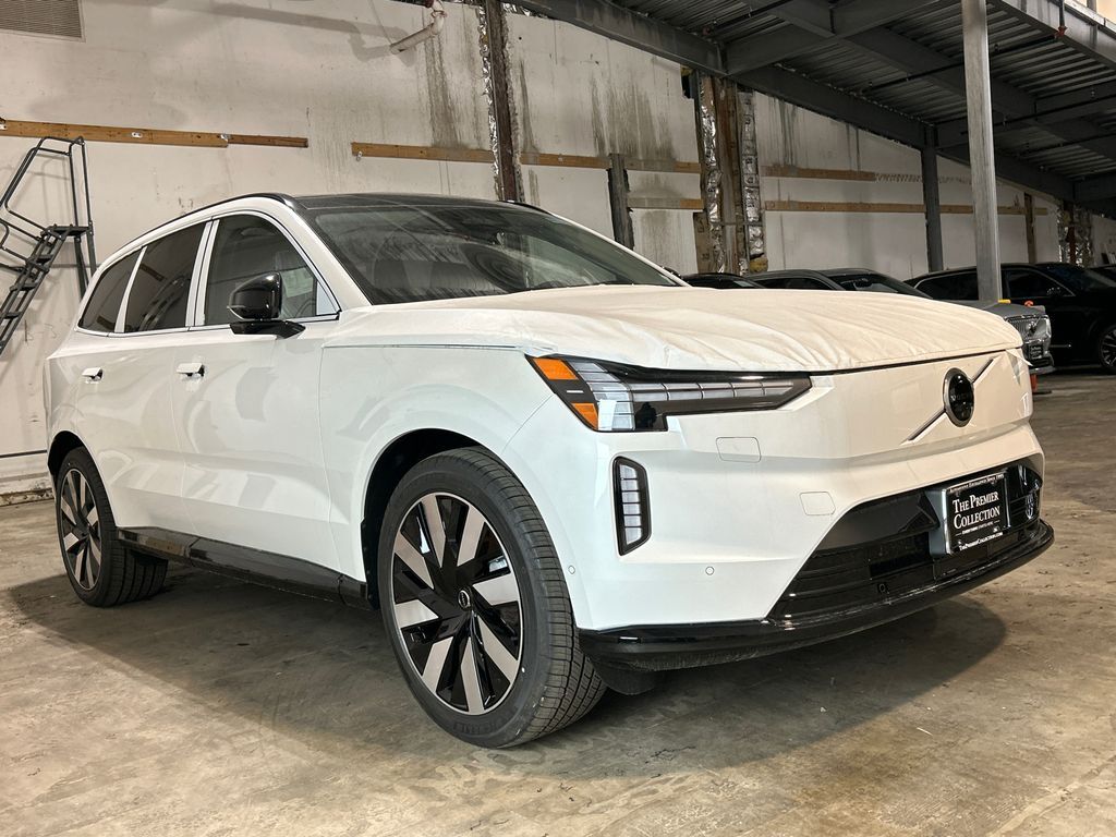 2026 VOLVO EX90