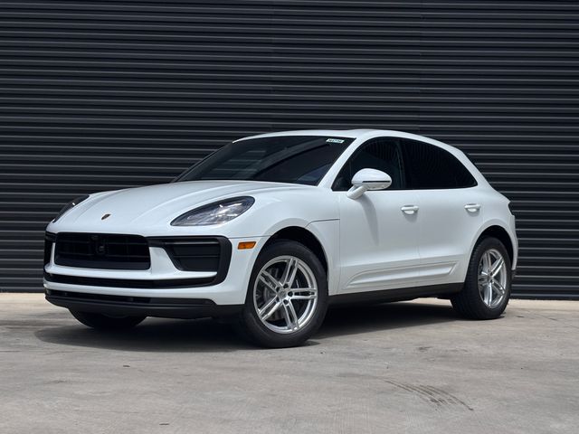 2026 PORSCHE Macan