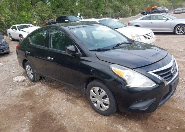 2016 NISSAN Versa