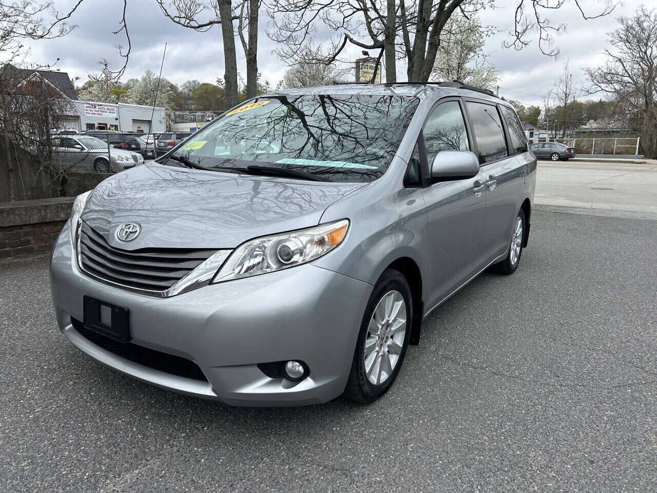 2012 TOYOTA Sienna