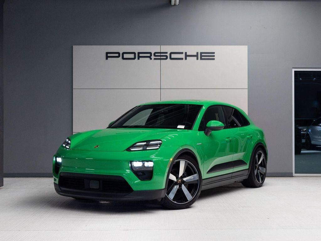 2025 PORSCHE Macan
