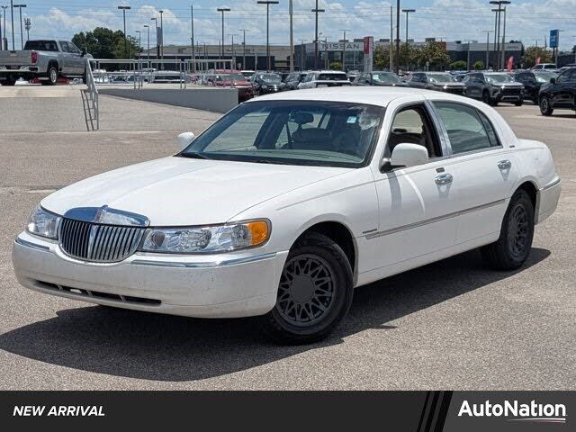 2000 LINCOLN Town Car