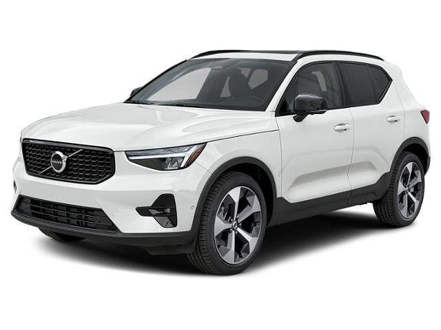 2026 VOLVO XC40