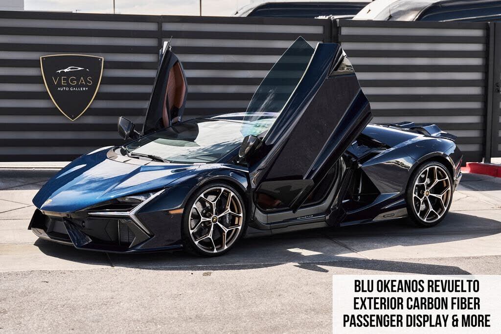 2025 LAMBORGHINI Revuelto