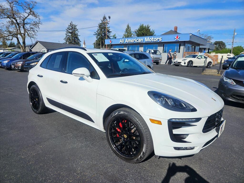 2018 PORSCHE Macan
