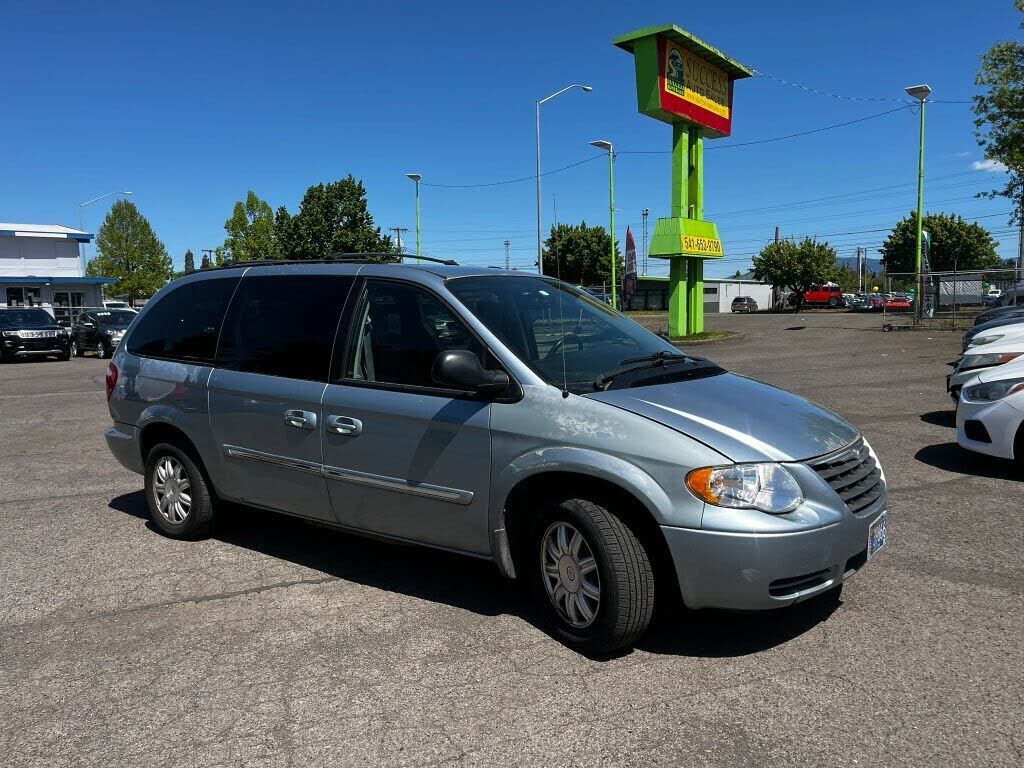 2006 CHRYSLER Town and Country
