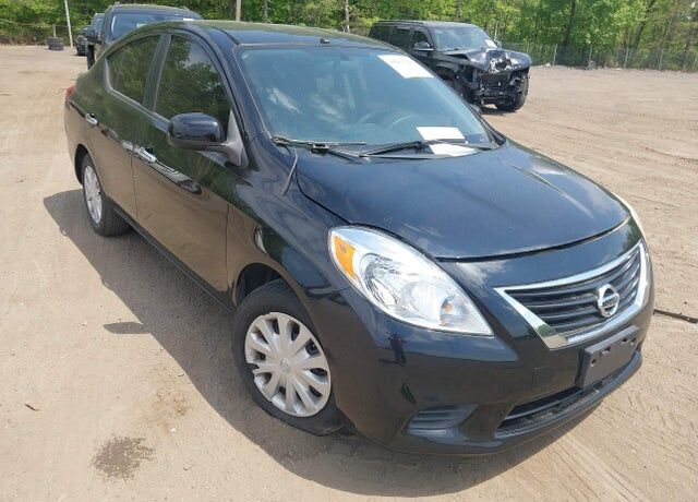 2012 NISSAN Versa