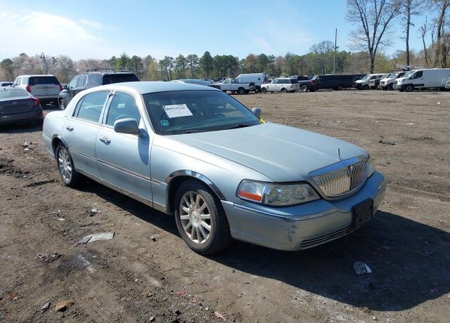 2006 LINCOLN Town Car
