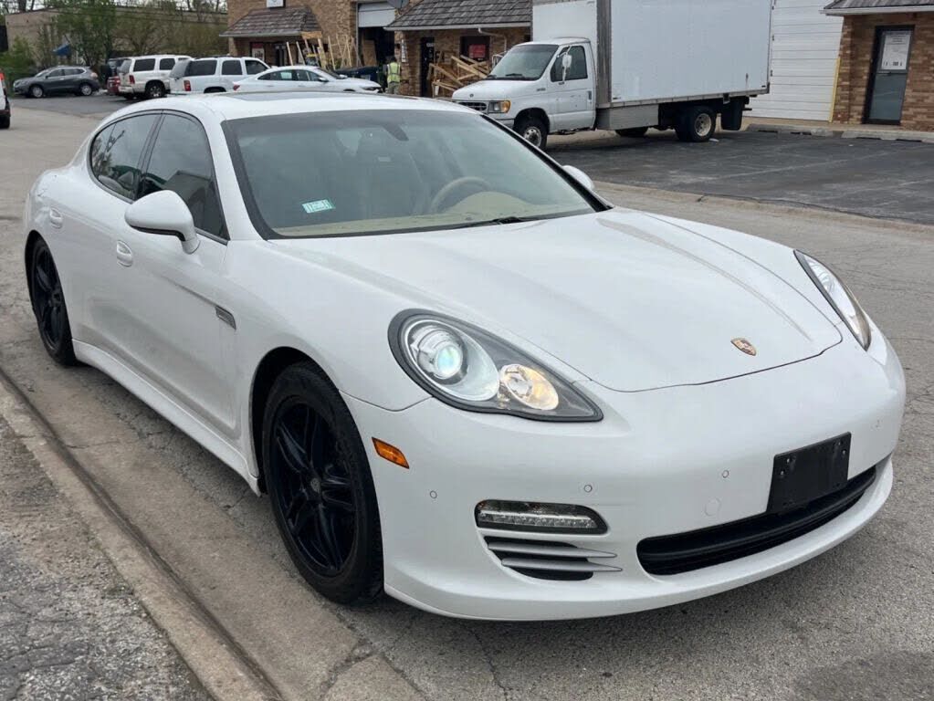 2011 PORSCHE Panamera