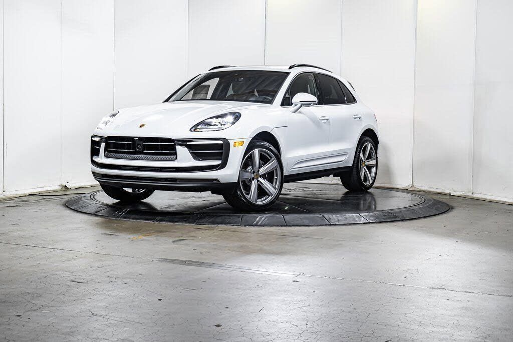 2025 PORSCHE Macan