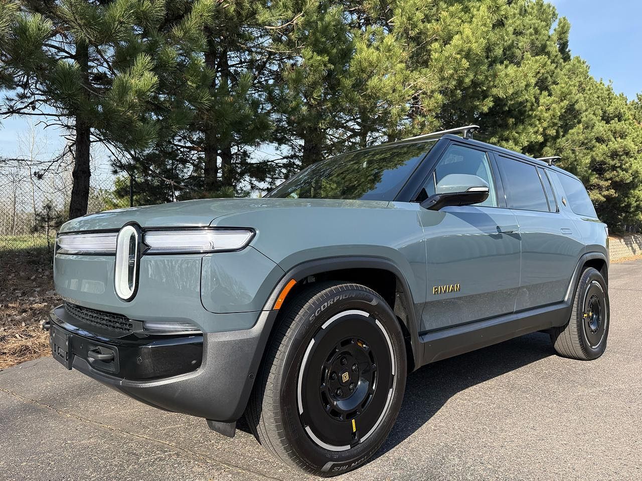 2025 RIVIAN R1S