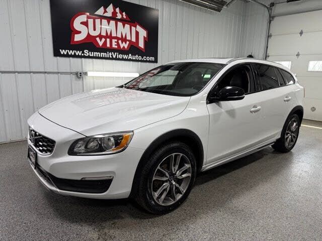 2017 VOLVO V60CC