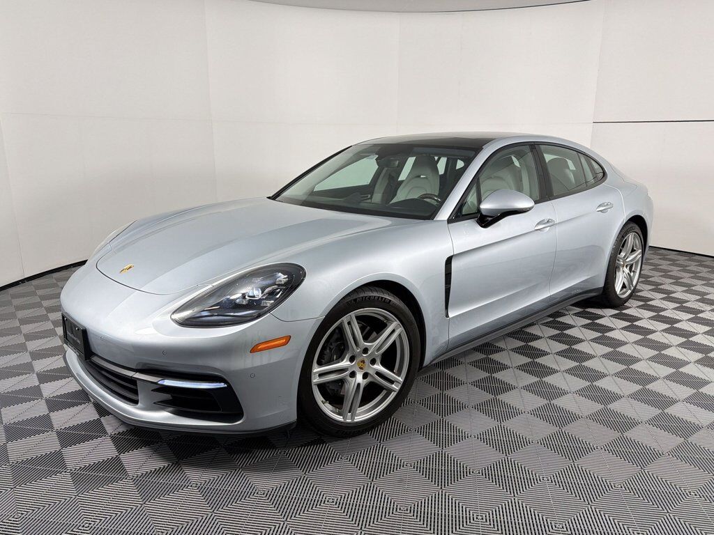 2018 PORSCHE Panamera