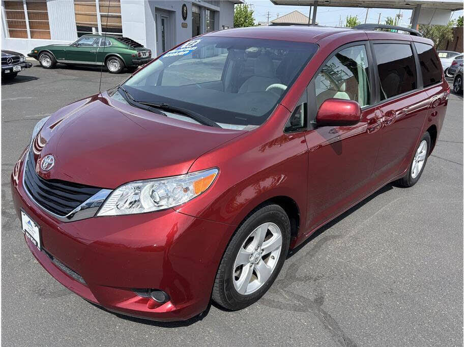 2012 TOYOTA Sienna