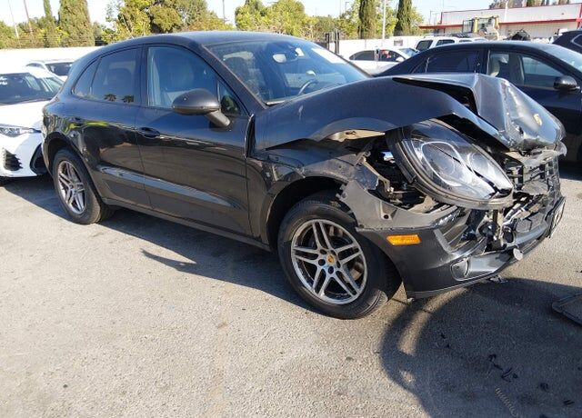 2017 PORSCHE Macan
