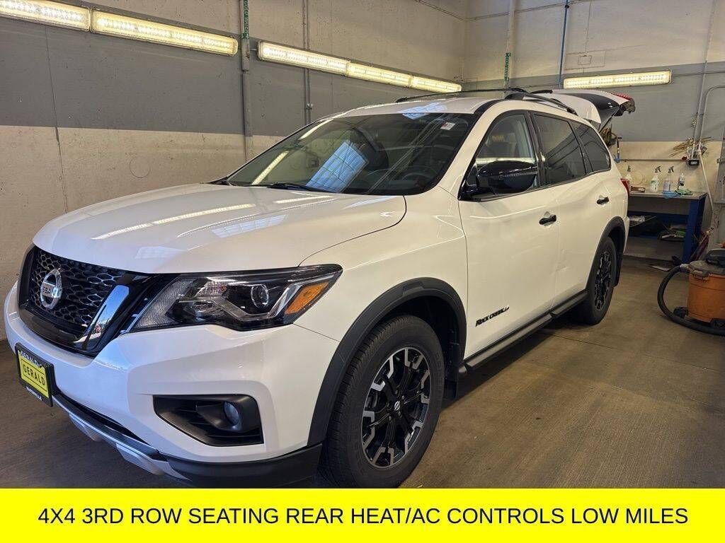 2020 NISSAN Pathfinder