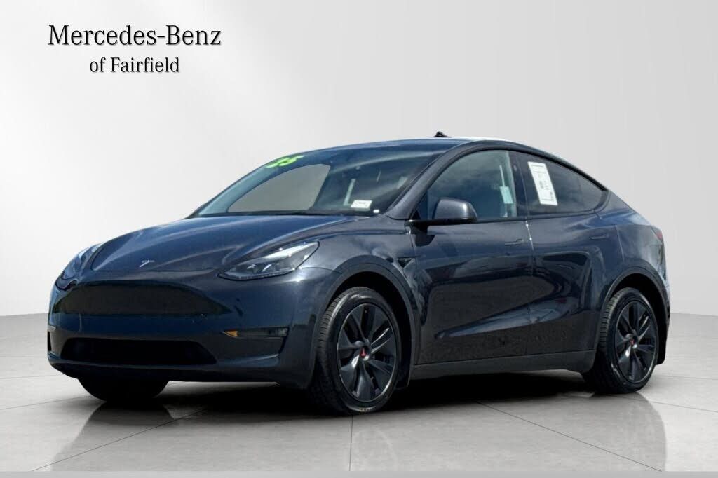 2025 TESLA Model Y