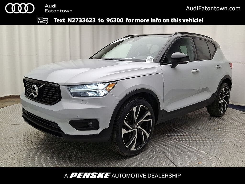 2022 VOLVO XC40