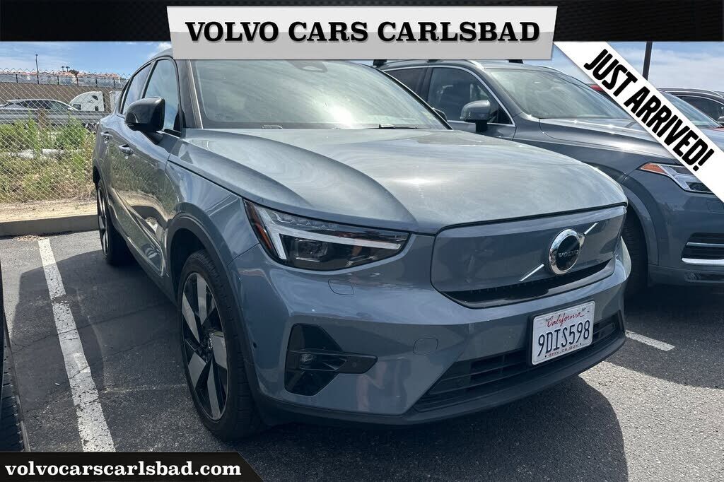 2022 VOLVO C40