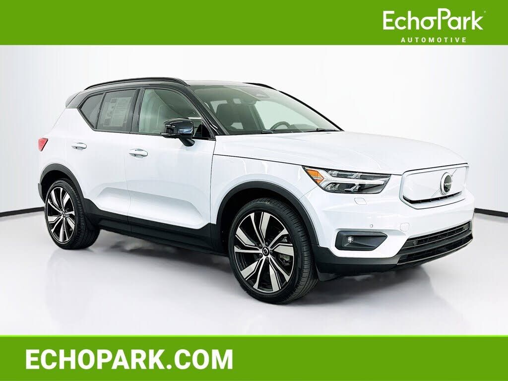 2021 VOLVO XC40