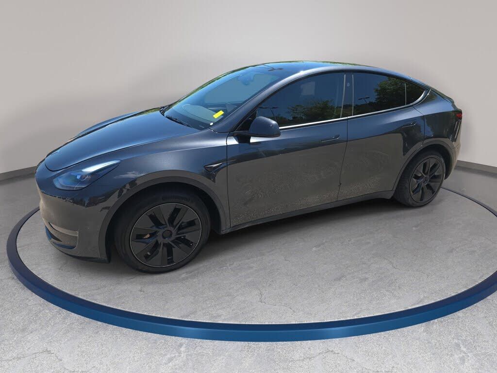 2025 TESLA Model Y