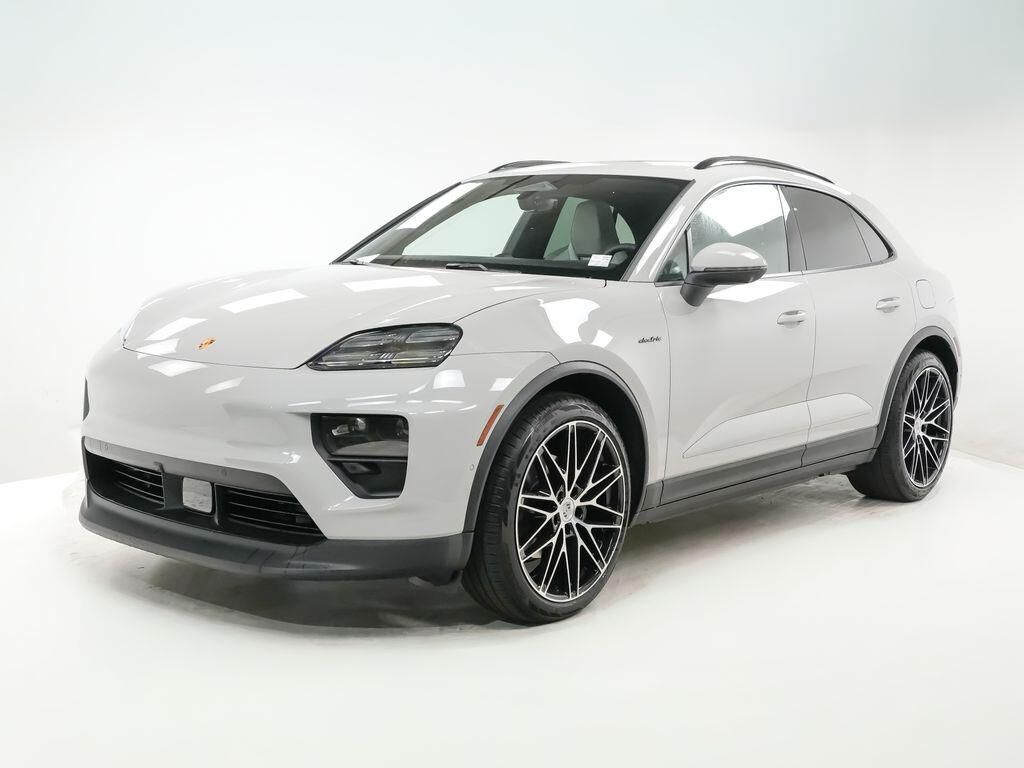 2026 PORSCHE Macan
