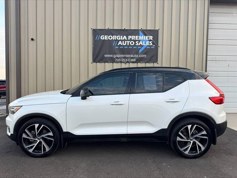 2021 VOLVO XC40