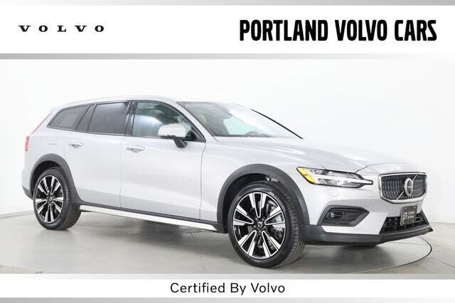 2024 VOLVO V60CC