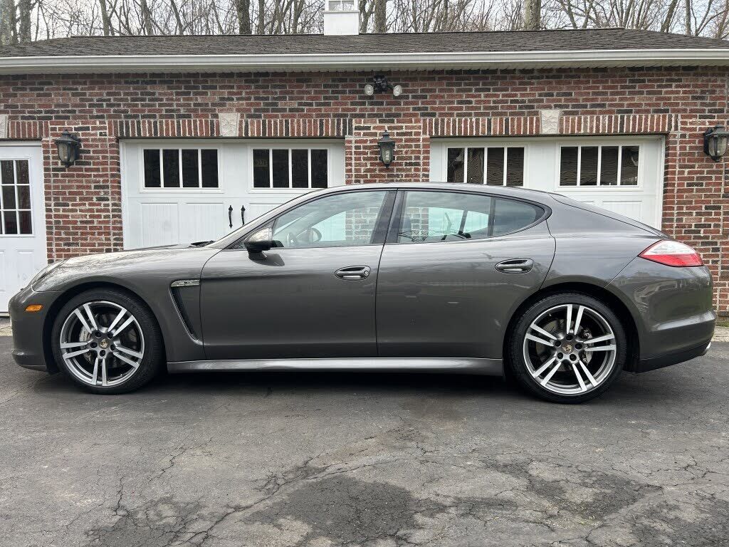 2013 PORSCHE Panamera