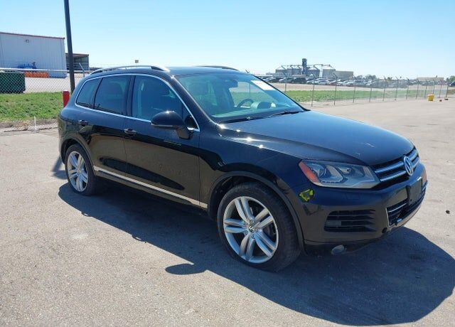 2013 VOLKSWAGEN Touareg