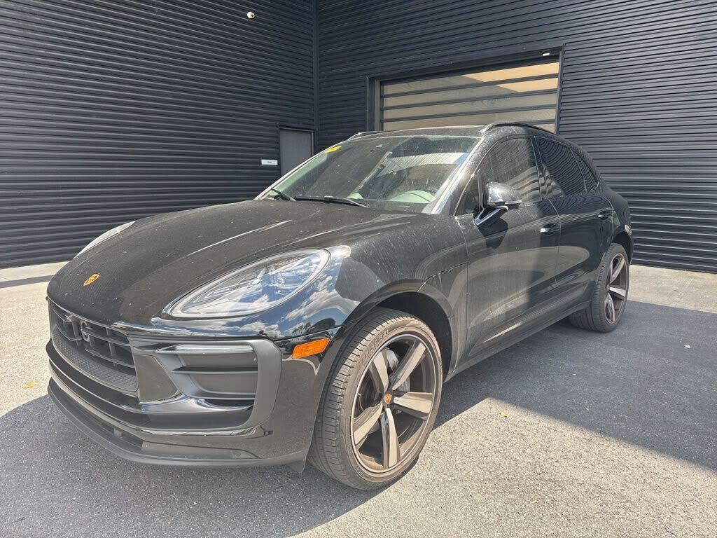 2023 PORSCHE Macan
