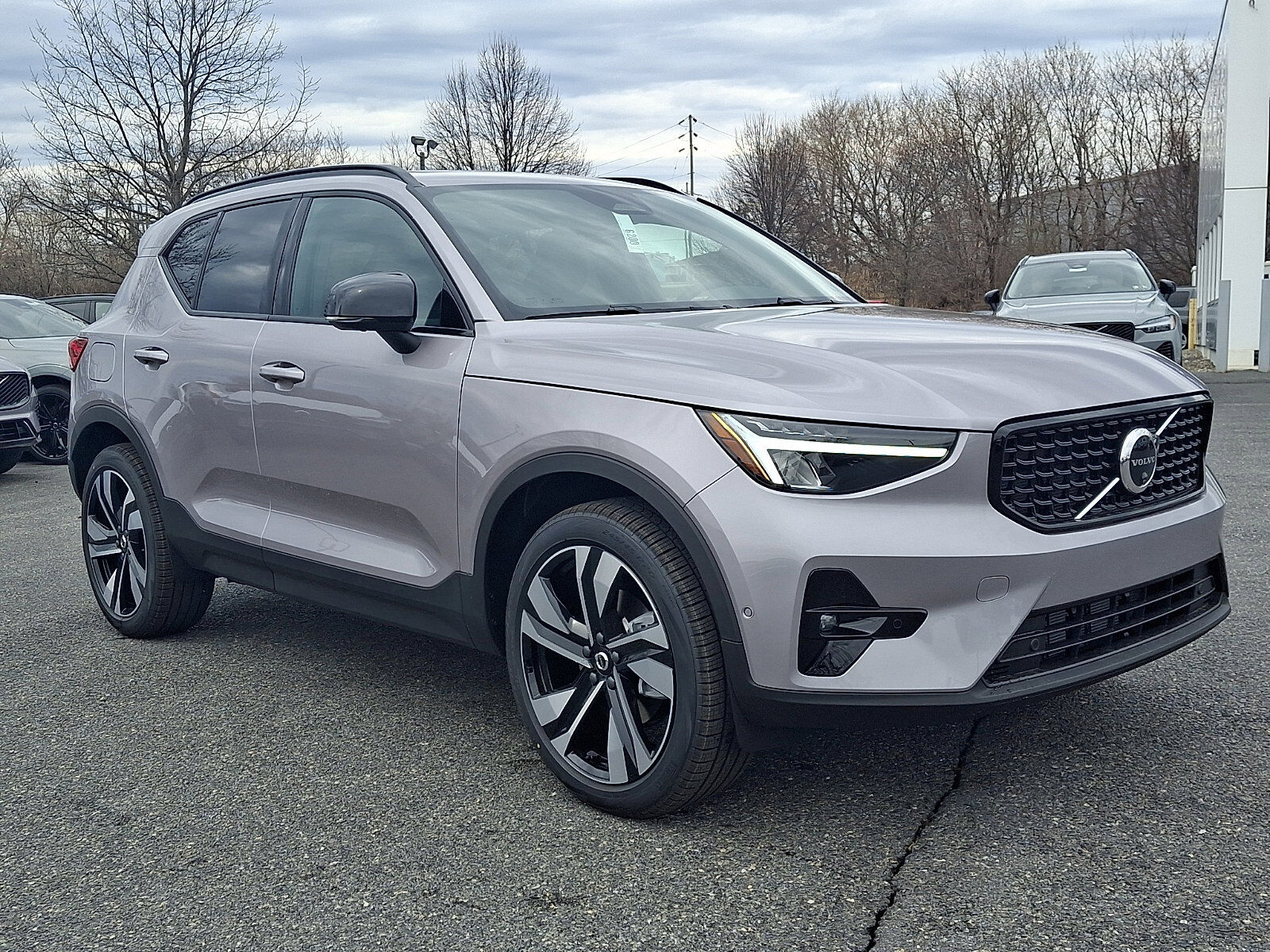 2026 VOLVO XC40