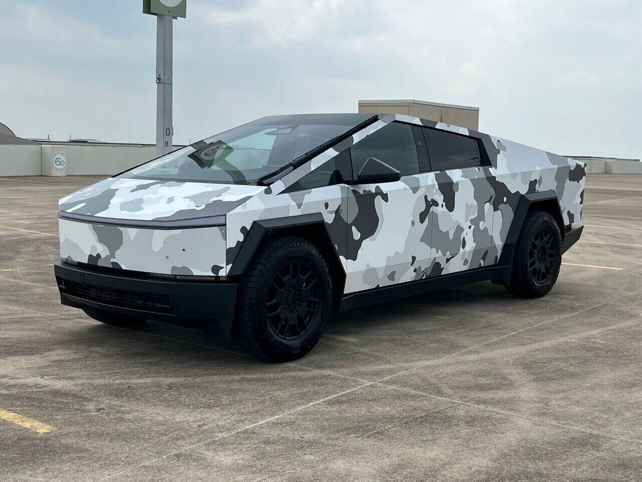 2024 TESLA Cybertruck