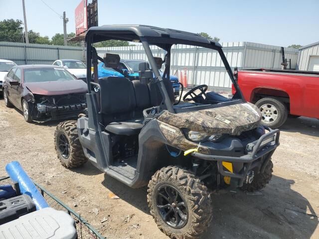 2016 CAN-AM Defender