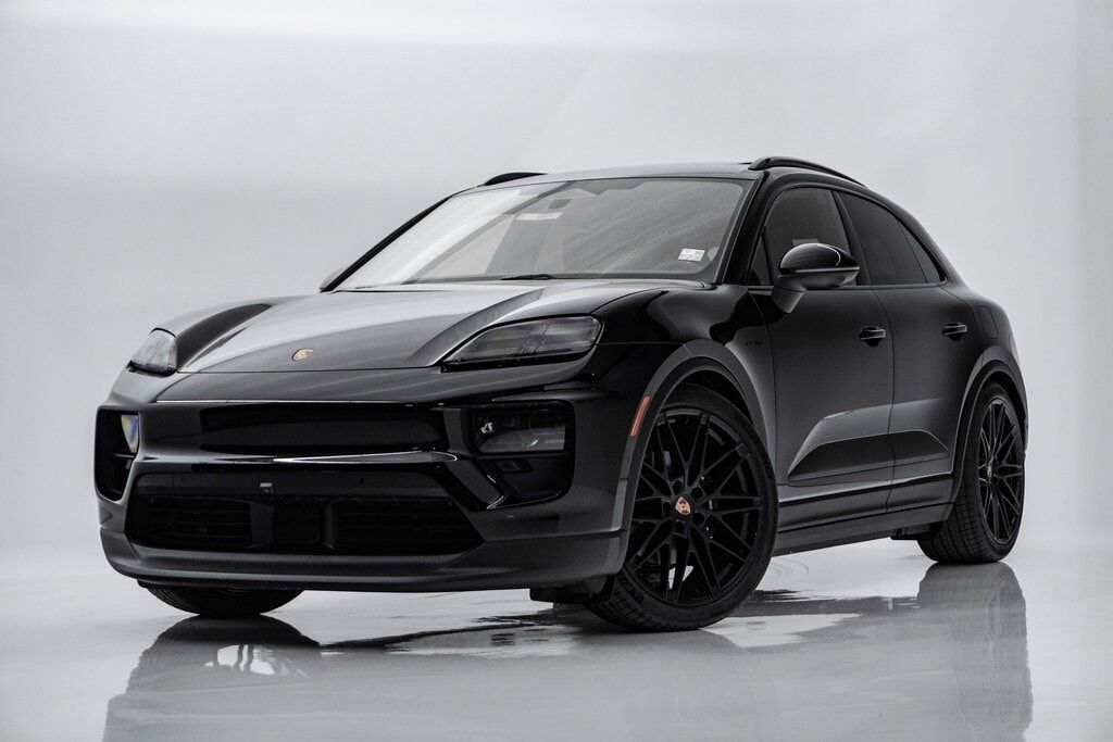 2026 PORSCHE Macan