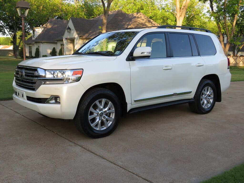 2017 TOYOTA Land Cruiser