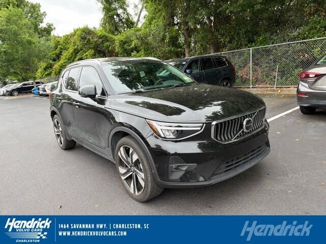 2023 VOLVO XC40