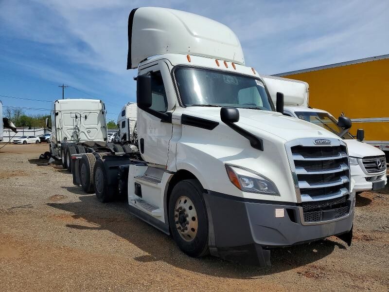 2022 FREIGHTLINER Cascadia