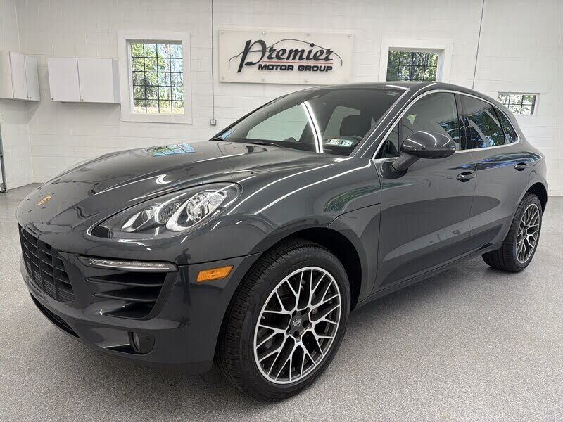2017 PORSCHE Macan