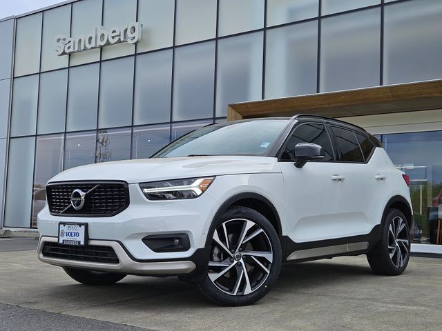 2021 VOLVO XC40