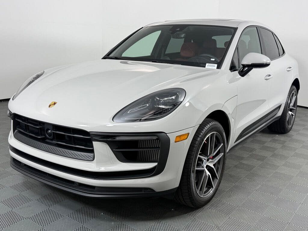 2024 PORSCHE Macan