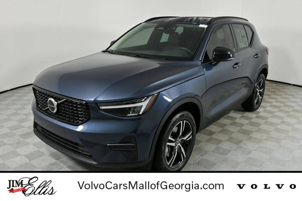 2026 VOLVO XC40