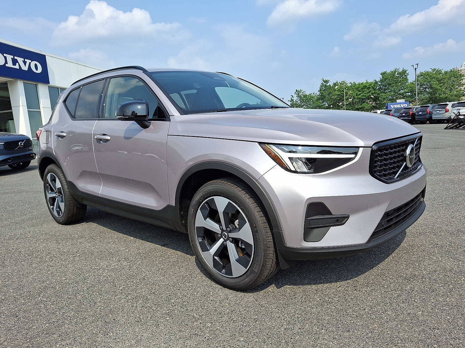 2026 VOLVO XC40